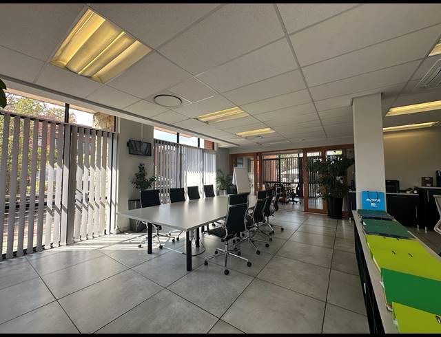 219M² OFFICE FOR SALE IN SANDOWN